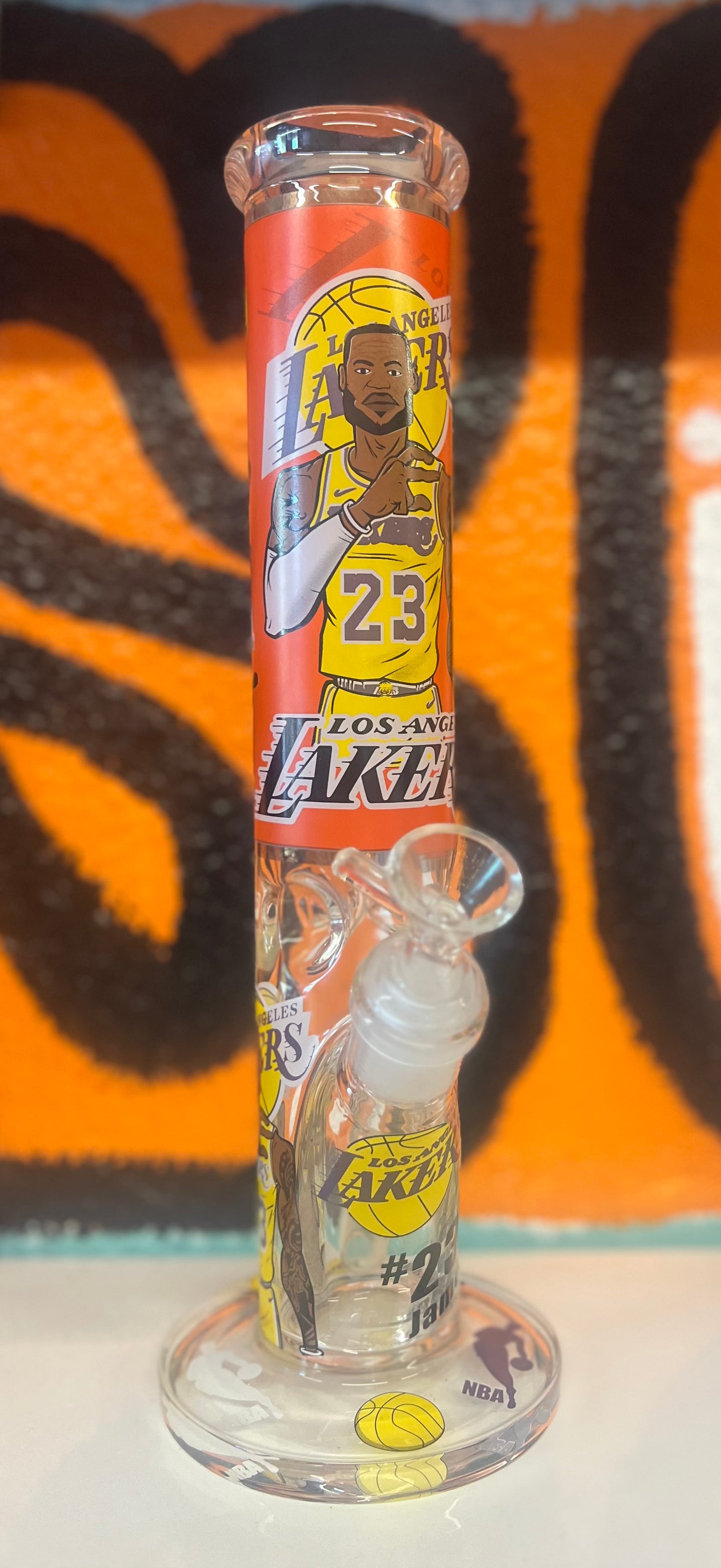 #23James Lakers Bong