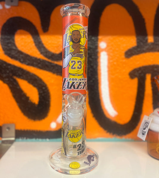 #23James Lakers Bong